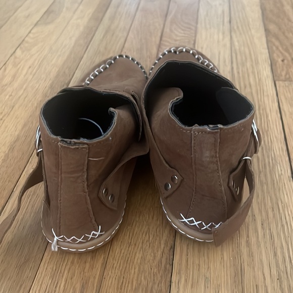 ROSY Boutique Brown Buckle Moccasin Boot Size 8.5 - Picture 4 of 5